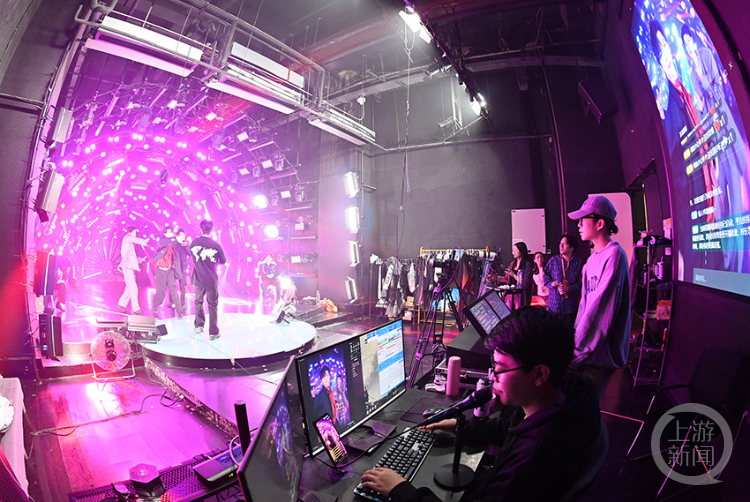 数字时代催生就业新生态：直击直播间里的“新职人”